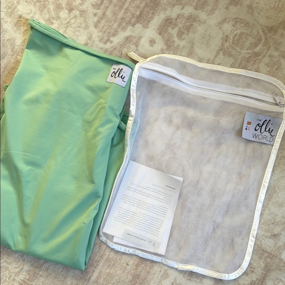 Olli World Green Swaddle